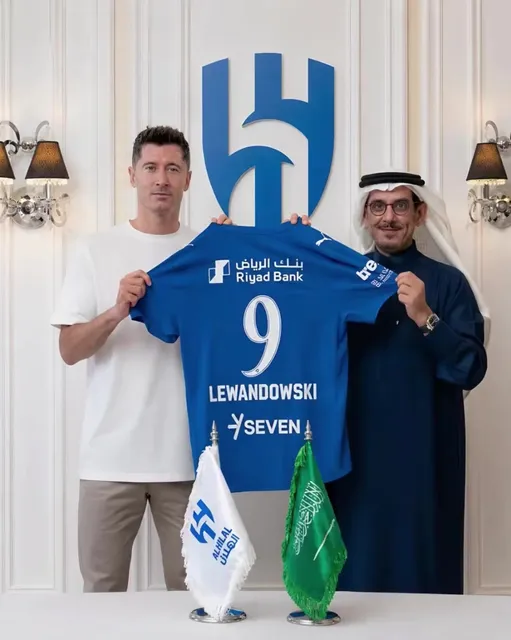 هلا بطيب الغالي🤍💙🤩#الهلال_السعودي #cristianoronaldo #الهلال
