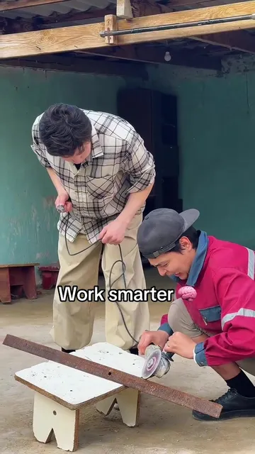 ⁣Makes it so much easier 👍 #LifeHack #smart #construction #genius (via irepublic_aktau_tm/IG)