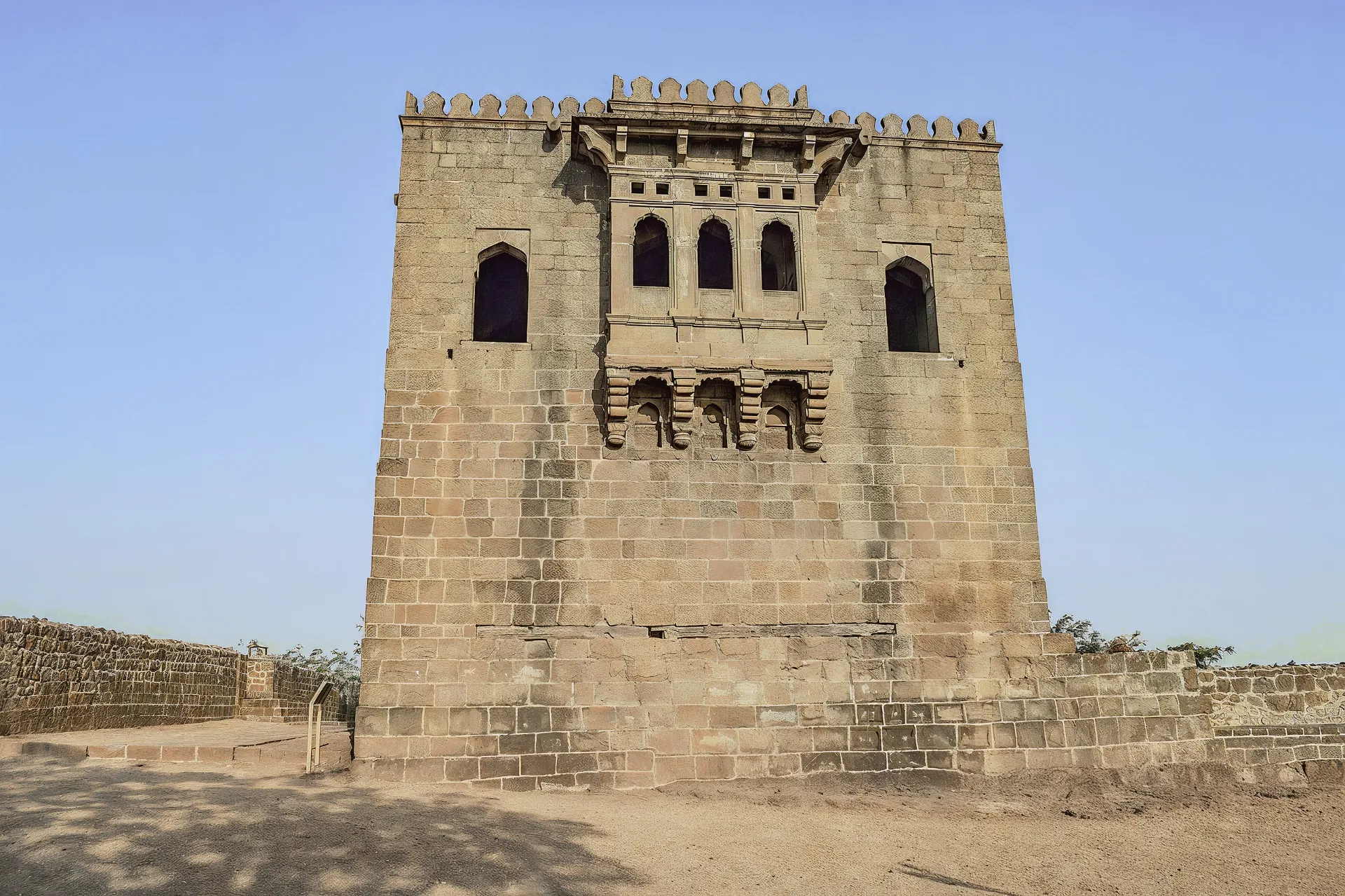 Explorer les forteresses majestueuses du Maharashtra: un voyage à travers un riche patrimoine historique.