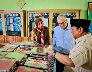 bill gates praises indonesia’s free nutritious program during jakarta school visit 18 bill gates praises indonesia’s free nutritious program during jakarta school visit