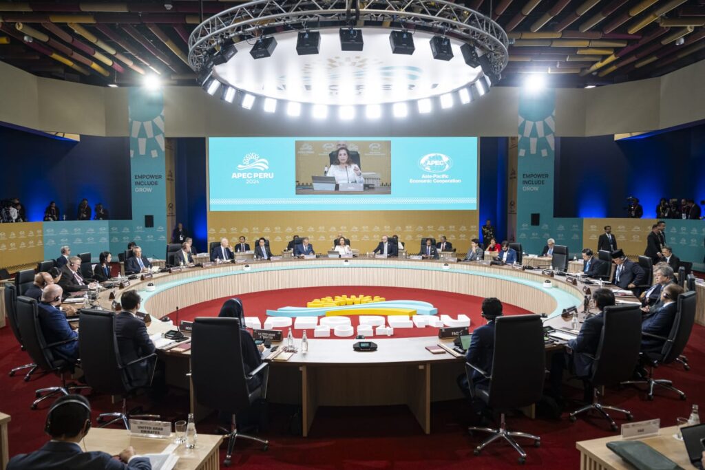 presiden prabowo subianto sampaikan komitmen indonesia pada sesi dialog apec di peru 18 presiden prabowo subianto sampaikan komitmen indonesia pada sesi dialog apec di peru