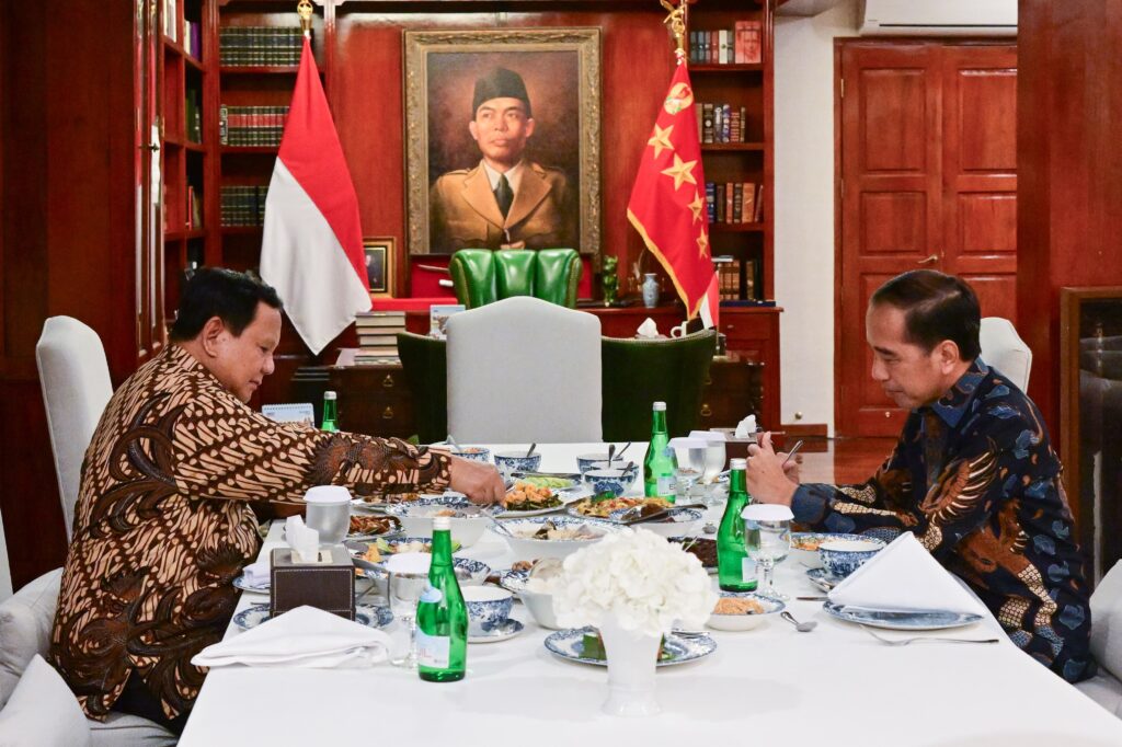 presiden prabowo makan malam bersama presiden ke-7 ri jokowi di kertanegara 18 presiden prabowo makan malam bersama presiden ke-7 ri jokowi di kertanegara