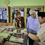 tinjau langsung program mbg, bill gates apresiasi komitmen indonesia