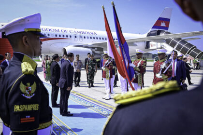 tiba di indonesia, presiden senat hun sen lakukan kunjungan resmi