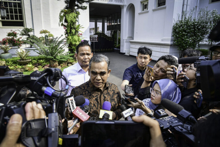 presiden prabowo bahas evaluasi direksi bumn dan isu kemanusiaan palestina di istana merdeka