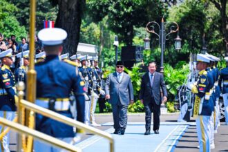 president prabowo welcomes cambodian senate president hun sen at merdeka palace