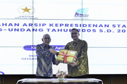 sekretariat dukungan kabinet, kemensetneg serahkan arsip kepresidenan statis undang-undang tahun 2005 s.d. 2008 ke arsip nasional