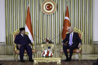 presiden prabowo bertemu ketua parlemen turkiye numan kurtulmuş di ankara