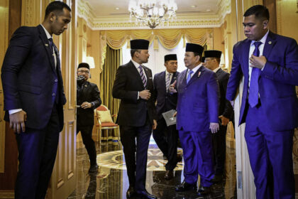 putra mahkota brunei jemput langsung presiden prabowo menuju istana nurul iman