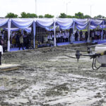 presiden prabowo tebar benih padi dengan teknologi drone pertanian