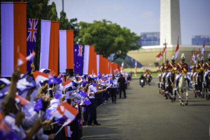 sorak sorai dari monas, sambutan hangat anak sekolah untuk pm albanese