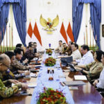 presiden prabowo bahas respons ekonomi global dan kebijakan tarif bersama jajaran kabinet