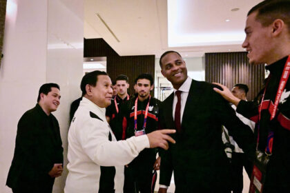 presiden prabowo sambangi timnas indonesia jelang laga lawan bahrain, beri semangat langsung
