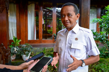 minggu siang, presiden prabowo panggil sejumlah menteri ke hambalang untuk rapat terbatas