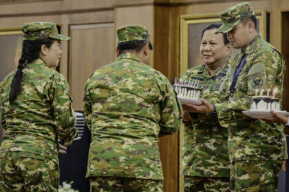 dari parade senja hingga kejutan ulang tahun, momen hangat presiden prabowo di akmil magelang