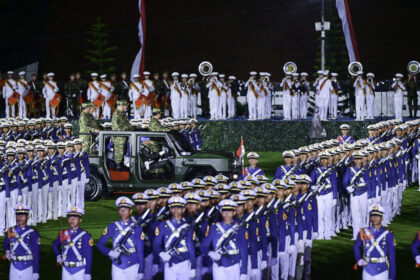 presiden prabowo pimpin upacara parade senja di akmil magelang, momentum kebersamaan para pemimpin bangsa