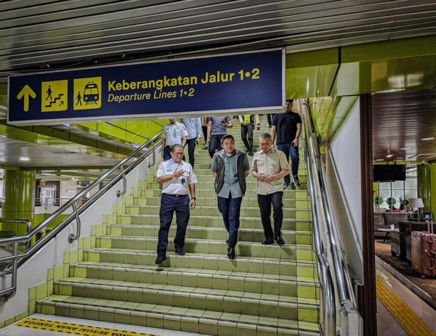 cabinet secretary, transportation minister monitor gambir station readiness for mudik