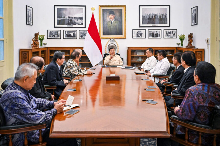 presiden prabowo terima delapan pengusaha besar, bahas perekonomian dan investasi nasional