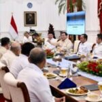 gelar ratas dan makan siang bersama, presiden prabowo bahas penanganan judi online hingga perlindungan anak di ranah digital