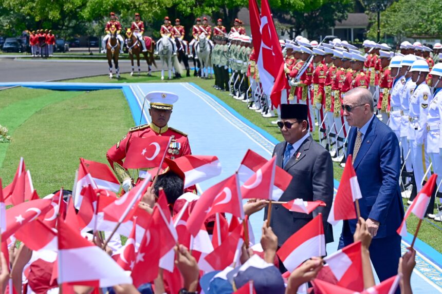 presiden prabowo sambut presiden erdogan dalam upacara kenegaraan di istana bogor