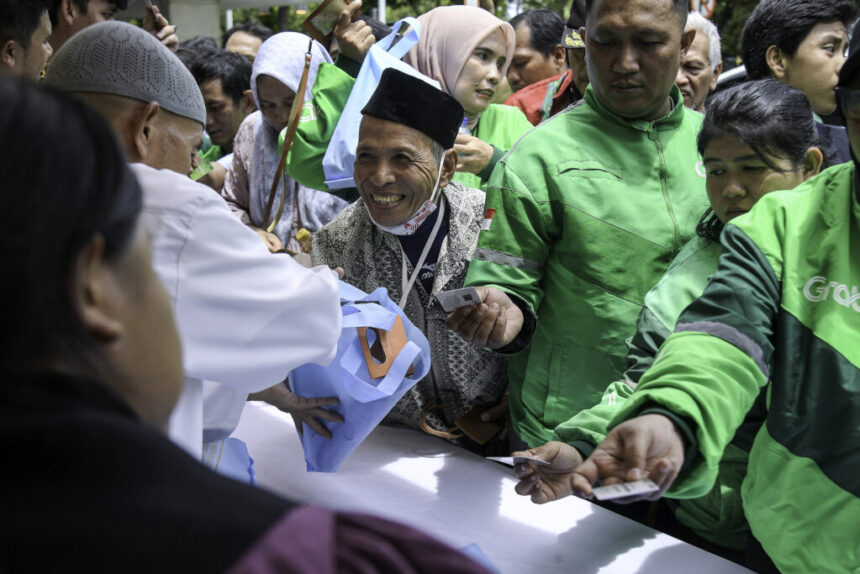 rayakan kebersamaan lebaran, ribuan bingkisan dan suvenir diberikan untuk masyarakat