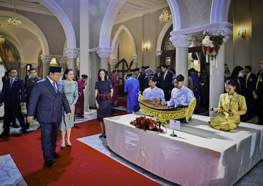 momen hangat diplomasi budaya: pm paetongtarn ajak presiden prabowo kunjungi pameran seni dan kuliner thailand