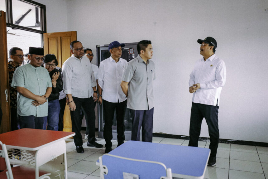 seskab dan mensos cek kesiapan sekolah rakyat di bekasi