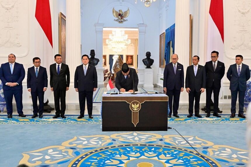 presiden prabowo tandatangani tiga produk hukum strategis investasi nasional