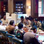 presiden prabowo pimpin rapat terbatas bahas penataan lahan perkebunan sawit