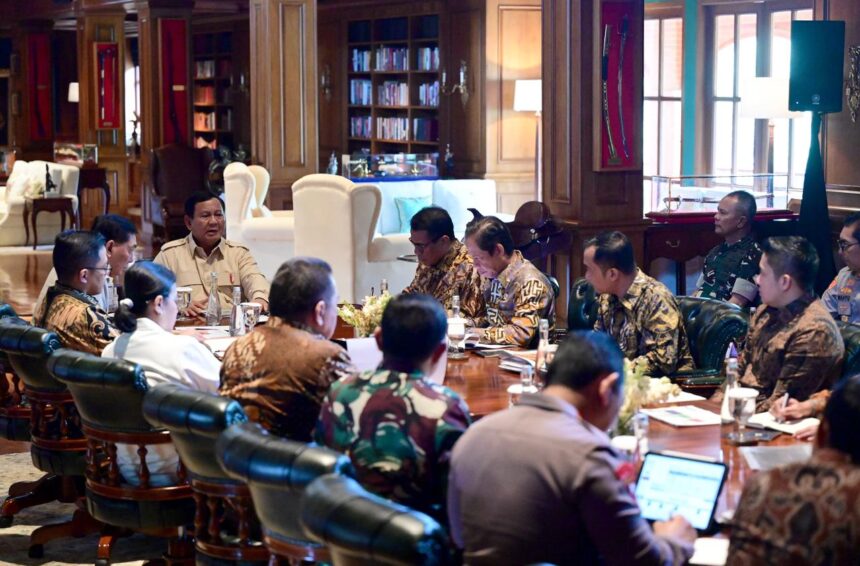 presiden prabowo pimpin rapat terbatas bahas penataan lahan perkebunan sawit