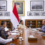 presiden prabowo bahas percepatan hilirisasi dan peningkatan lifting migas bersama jajaran menteri