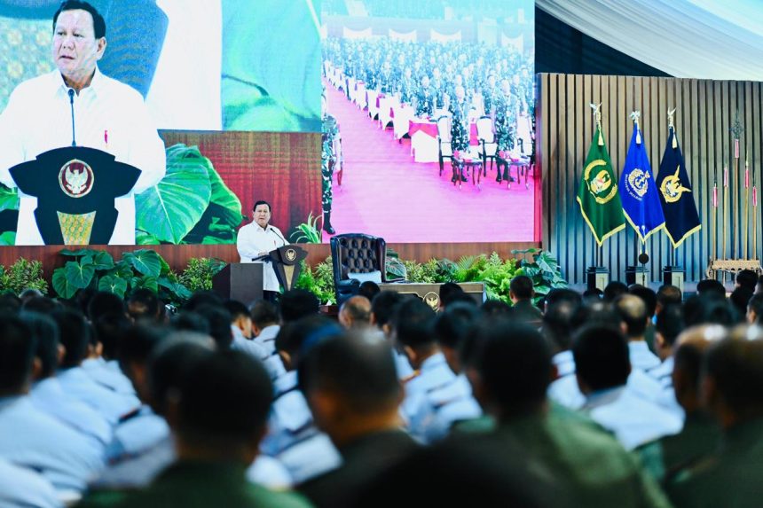 presiden prabowo: kekuatan pertahanan penting dalam menjaga nkri