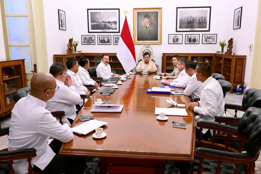 presiden prabowo panggil jaksa agung dan jajaran jaksa agung muda bahas korupsi dan perizinan ilegal