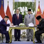 presiden prabowo dan premier li qiang saksikan penandatanganan 12 nota kesepahaman strategis ri–tiongkok
