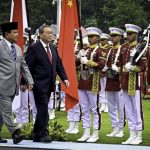 presiden prabowo sambut premier li qiang dalam upacara resmi penuh kehormatan di istana merdeka