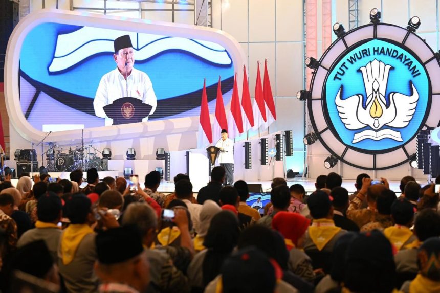 hadiri puncak peringatan hari guru nasional, presiden prabowo: pendidikan adalah kunci kebangkitan bangsa indonesia