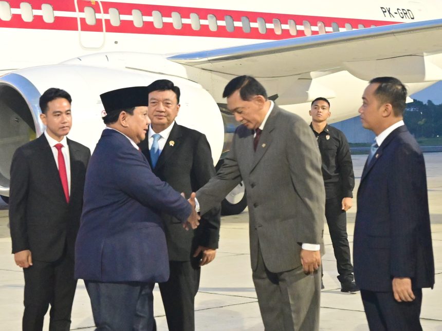 usai lawatan ke enam negara, presiden prabowo tiba di tanah air
