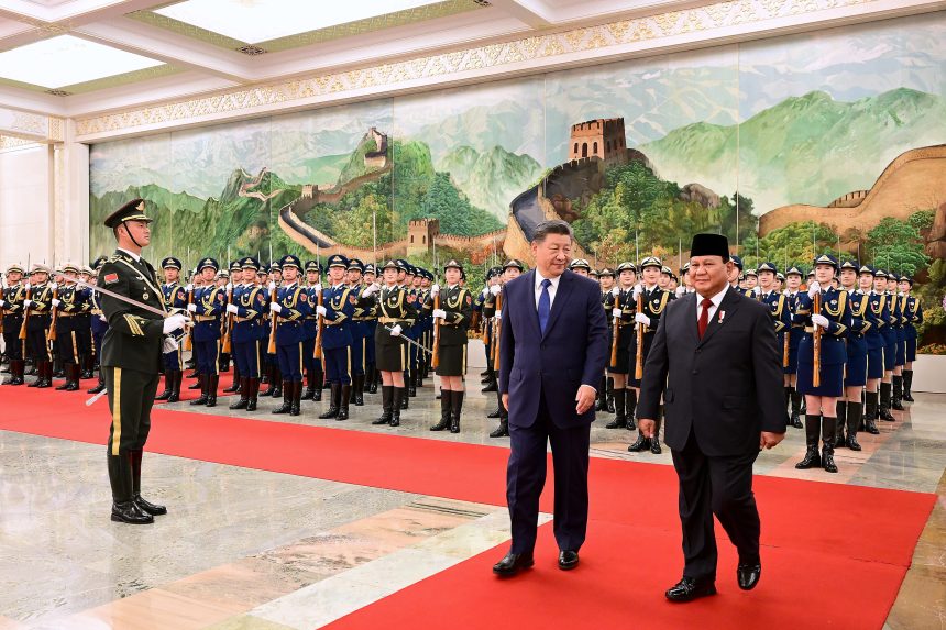 kunjungan kenegaraan perdana, presiden prabowo disambut upacara kenegaraan oleh presiden xi jinping