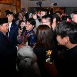 presiden prabowo disambut hangat mahasiswa dan warga di beijing