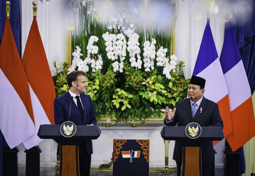 presiden macron tegaskan prancis dan indonesia memiliki kedekatan visi di panggung global