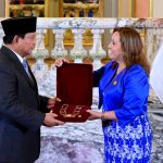 presiden prabowo subianto terima penghargaan “grand cross of the order of the sun of peru”