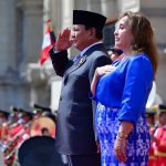 kunjungan resmi, presiden prabowo subianto disambut upacara kehormatan di istana pemerintahan peru
