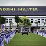 upacara penyambutan di akmil magelang, presiden prabowo dan presiden macron tinjau pasukan taruna