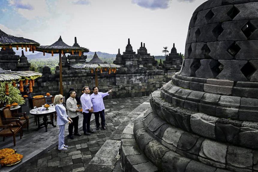 presiden macron kagumi candi borobudur: lambang keunggulan manusia dan inspirasi dunia