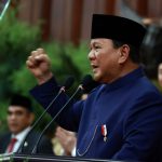 pidato perdana, presiden prabowo subianto ajak bangsa indonesia hadapi tantangan dengan keberanian