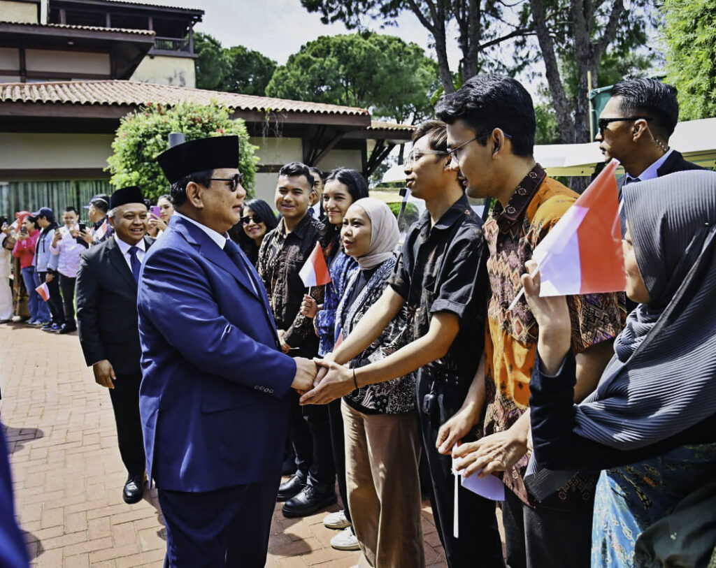 indonesian community, students enthusiastically welcome president prabowo in antalya 18 indonesian community, students enthusiastically welcome president prabowo in antalya