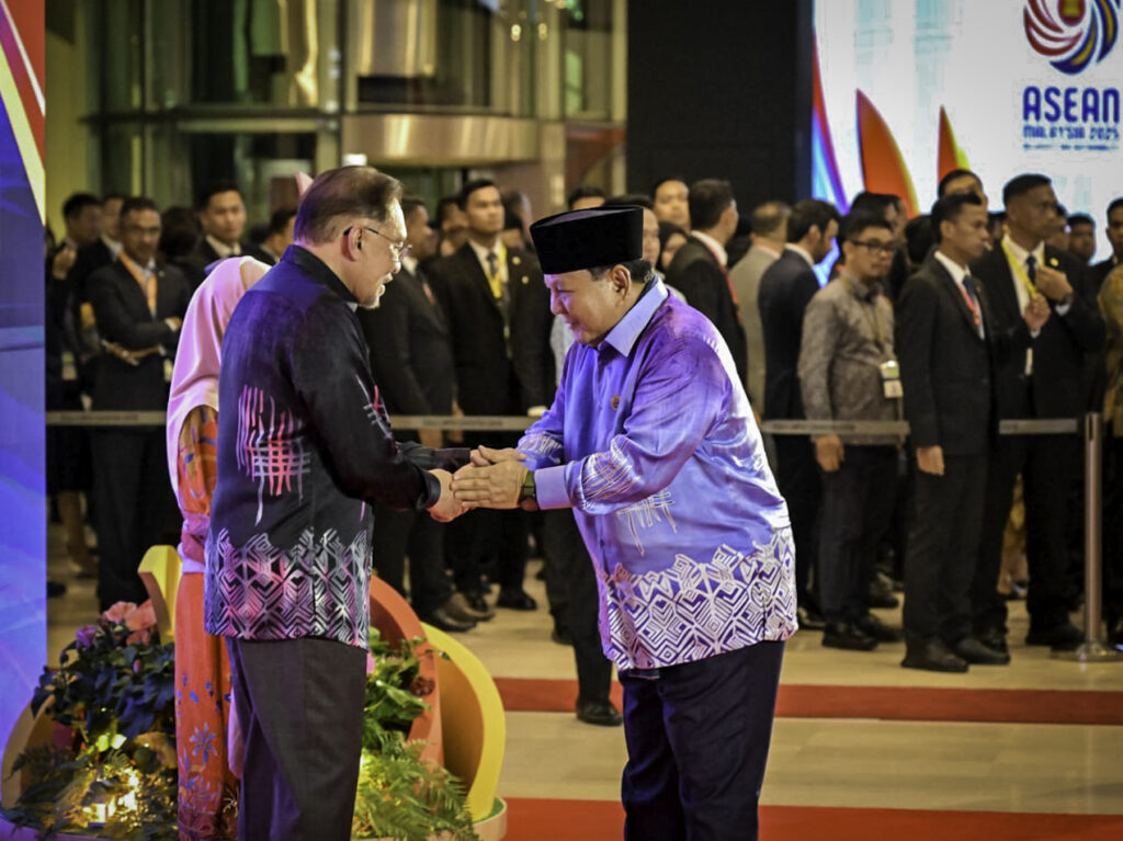 presiden prabowo hadiri gala dinner ktt ke-46 asean 18 presiden prabowo hadiri gala dinner ktt ke-46 asean