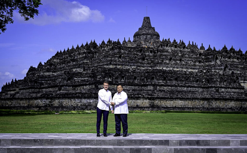 president prabowo, president macron visit borobudur temple 18 president prabowo, president macron visit borobudur temple