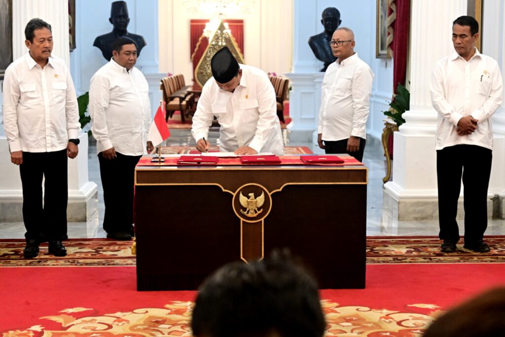 presiden prabowo subianto tandatangani pp tentang penghapusan piutang macet umkm 18 presiden prabowo subianto tandatangani pp tentang penghapusan piutang macet umkm