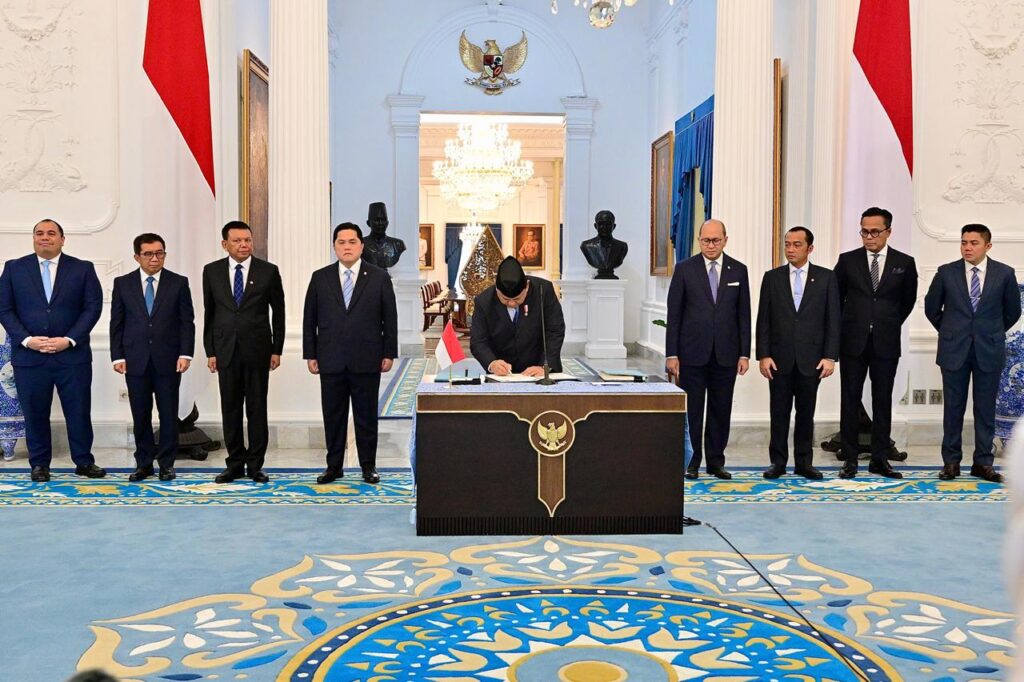 presiden prabowo tandatangani tiga produk hukum strategis investasi nasional 18 presiden prabowo tandatangani tiga produk hukum strategis investasi nasional